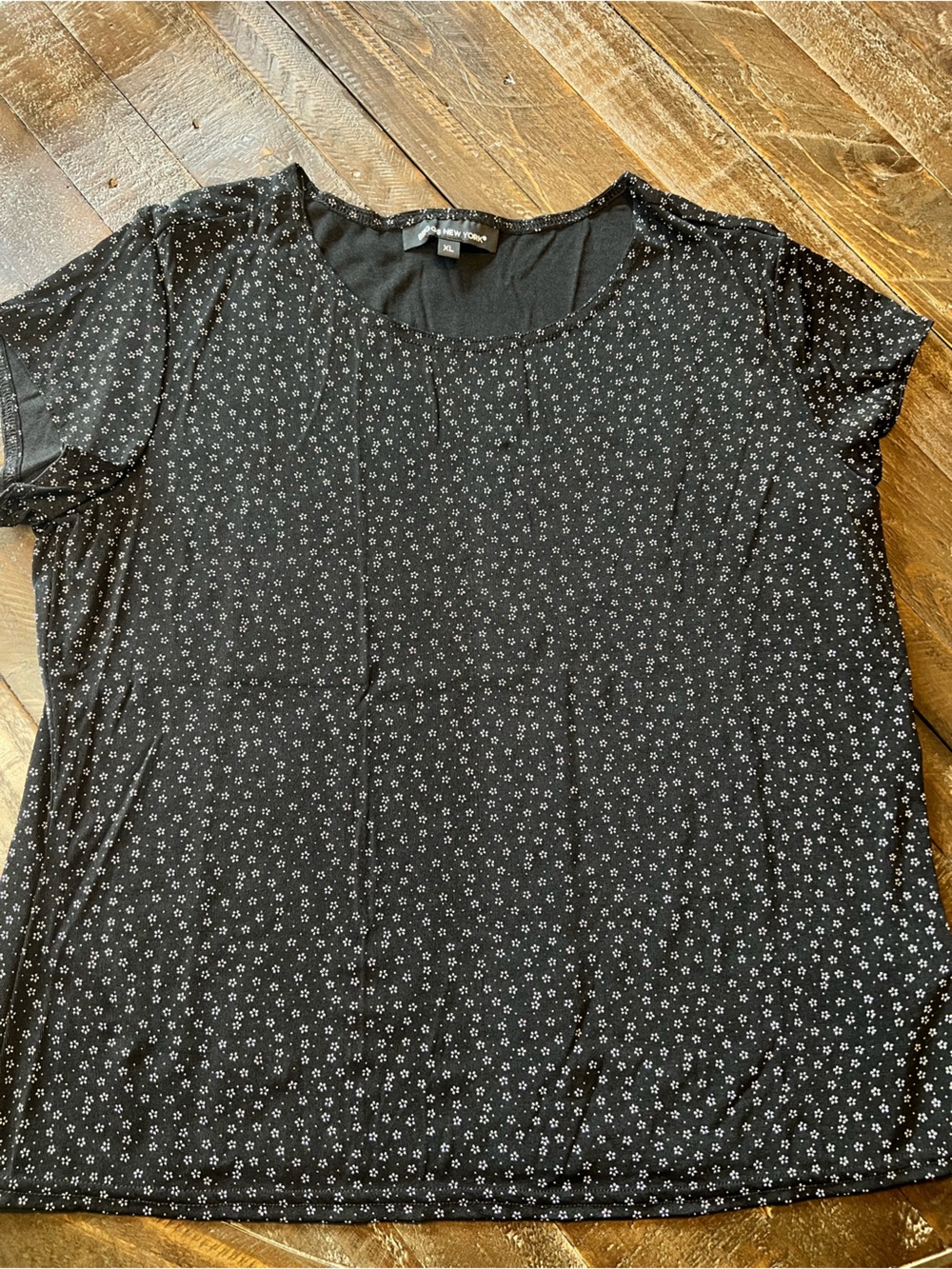 Briggs New York Black Short Sleeve Floral Dot Tee